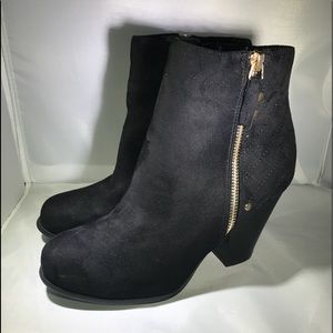 Women’s Quilted Block heel ankle booties